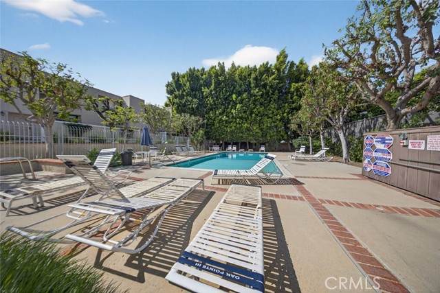 Detail Gallery Image 37 of 43 For 15235 Magnolia Bld #E,  Sherman Oaks,  CA 91403 - 3 Beds | 3 Baths