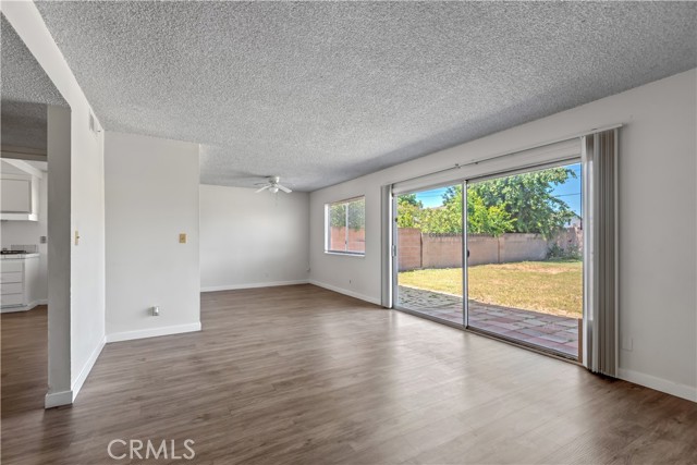 Detail Gallery Image 4 of 22 For 2117 Electra Ave, Simi Valley,  CA 93065 - 5 Beds | 2/1 Baths