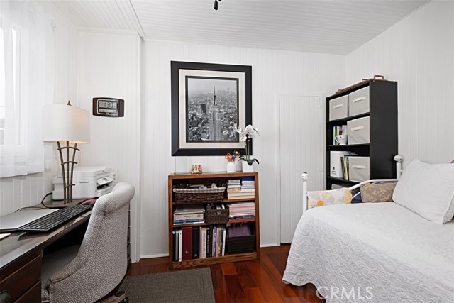 555 Through Street, Laguna Beach CA: https://media.crmls.org/medias/2859bdf1-6d92-423d-8c25-f1b89a3b4cfc.jpg