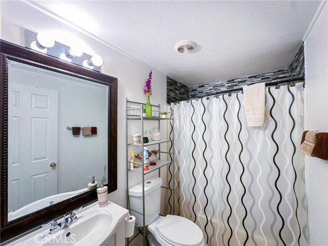 Detail Gallery Image 28 of 43 For 2117 Windflower Dr #108,  Rosamond,  CA 93560 - 5 Beds | 2 Baths