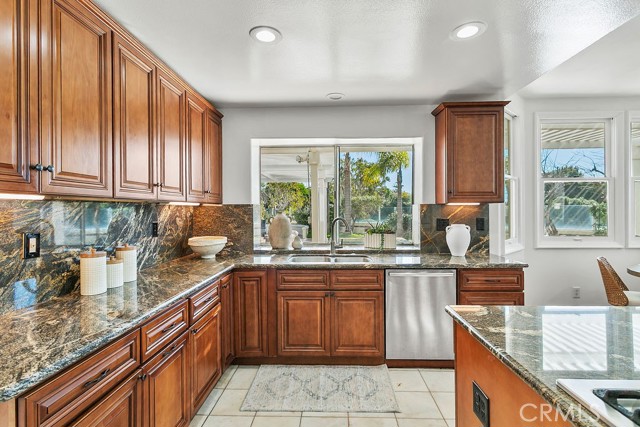 Detail Gallery Image 18 of 56 For 19 Harbor Pointe, Corona Del Mar,  CA 92625 - 4 Beds | 4/1 Baths