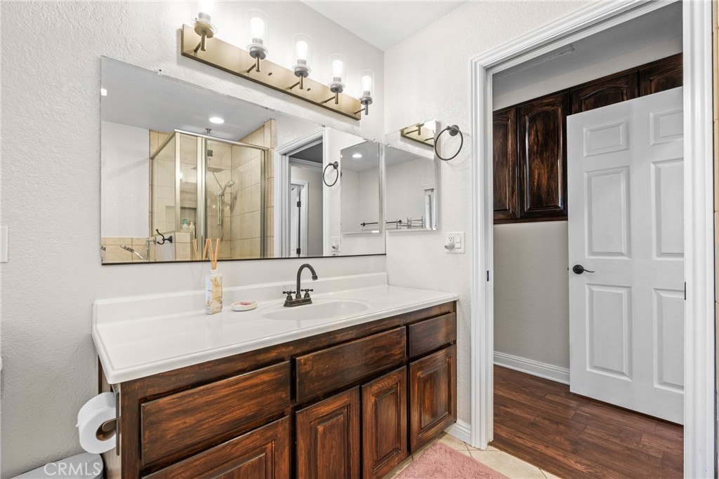 https://media.crmls.org/medias/285a9eea-bfc2-4a81-8272-207aaae786b3.jpg?preset=X-Large