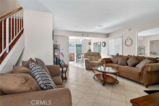 Detail Gallery Image 4 of 37 For 824 N Pasadena, Azusa,  CA 91702 - 3 Beds | 2 Baths