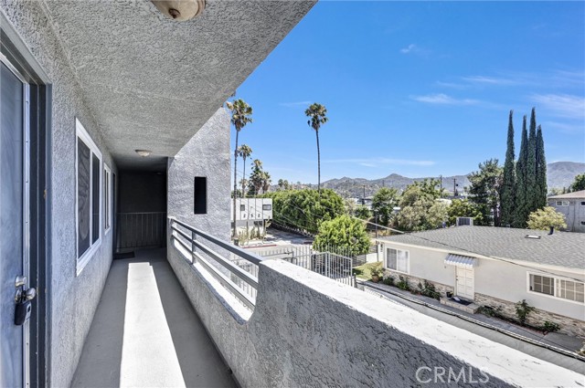 Detail Gallery Image 2 of 28 For 250 W Spazier Ave #209,  Burbank,  CA 91502 - 2 Beds | 2/1 Baths