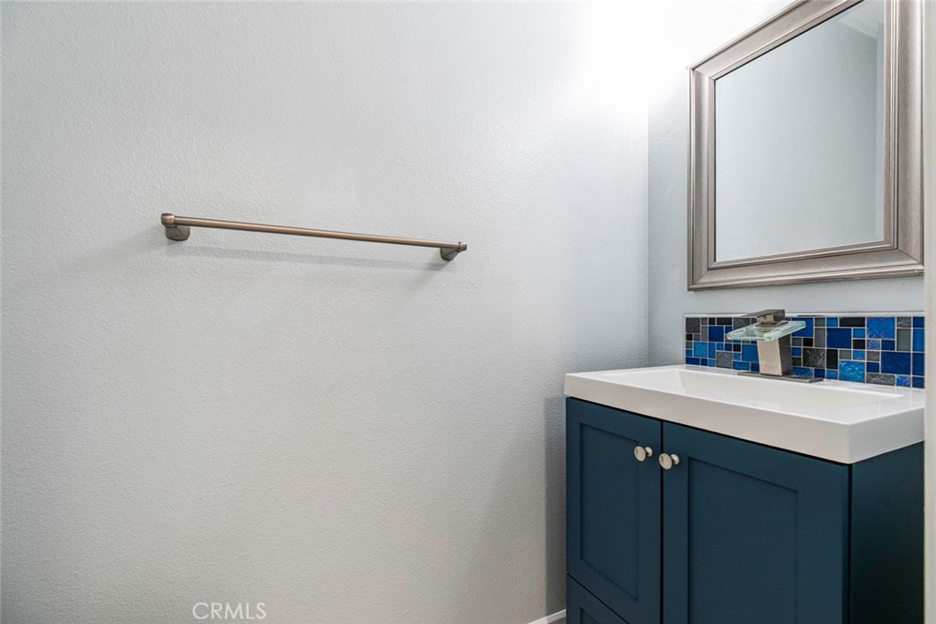 https://media.crmls.org/medias/285b362e-274b-489f-9c9b-04c4d6b6f5be.jpg?preset=X-Large