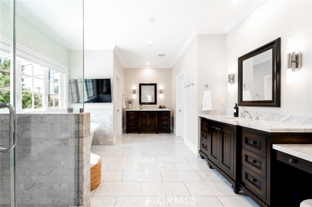 Detail Gallery Image 20 of 31 For 4469 Stern Ave, Sherman Oaks,  CA 91423 - 5 Beds | 5 Baths