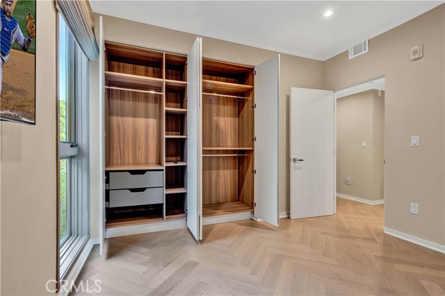 Detail Gallery Image 12 of 35 For 132 N Swall Dr #201,  Los Angeles,  CA 90048 - 2 Beds | 2 Baths