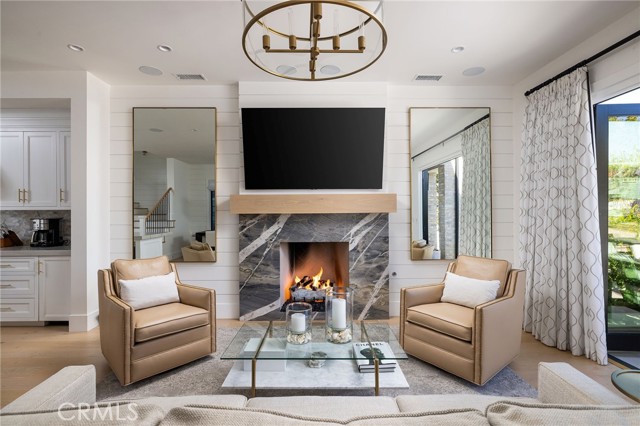 702 Poinsettia Avenue, Corona del Mar CA: https://media.crmls.org/medias/285c7ab3-2312-4170-a38a-c81b6dc44eb1.jpg