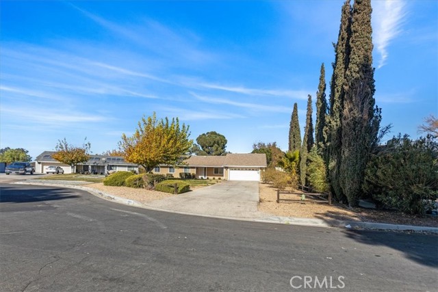 Detail Gallery Image 3 of 46 For 12852 Mountain Shadows Ct, Victorville,  CA 92392 - 4 Beds | 2 Baths