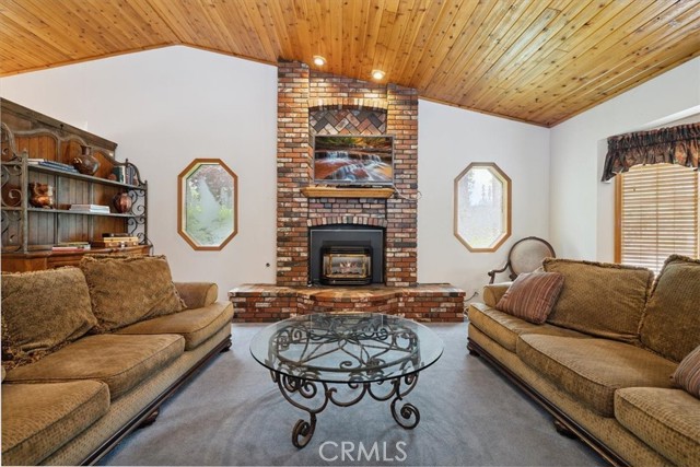 42784 Edelweiss Drive, Big Bear Lake CA: https://media.crmls.org/medias/285e2802-7050-4d21-848d-21e800c93ab6.jpg