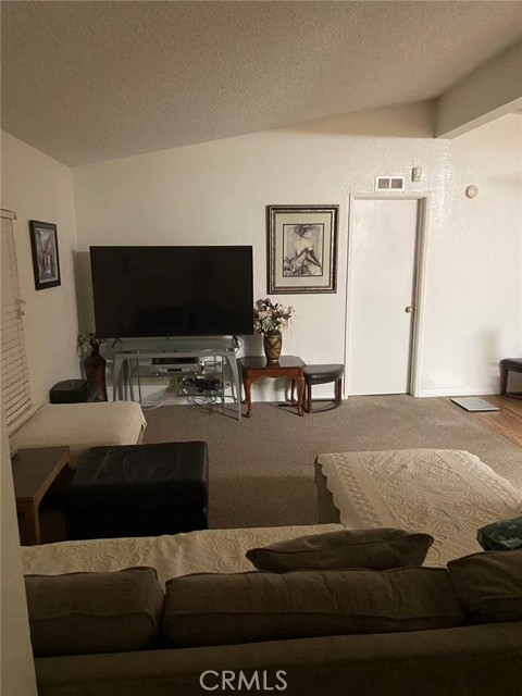 Detail Gallery Image 7 of 22 For 31928 Cinnabar, Castaic,  CA 91384 - 3 Beds | 2 Baths