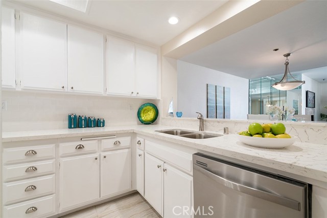 520 The Village, Redondo Beach, California 90277, 2 Bedrooms Bedrooms, ,2 BathroomsBathrooms,Residential,Sold,The Village,SB17117479