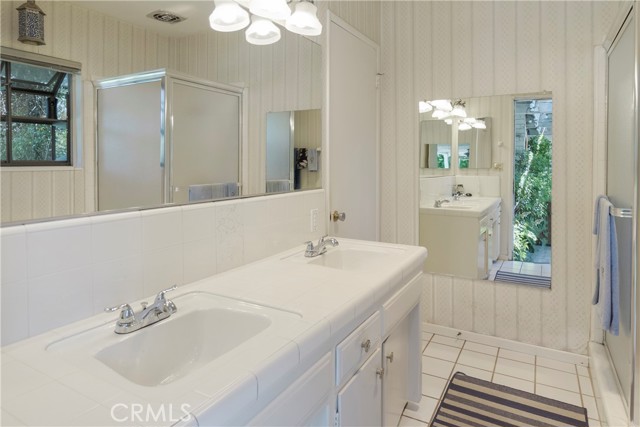 17416 Dearborn Steet, Northridge CA: https://media.crmls.org/medias/285fbb1e-ace3-4960-bcf4-50ae4a8d626c.jpg