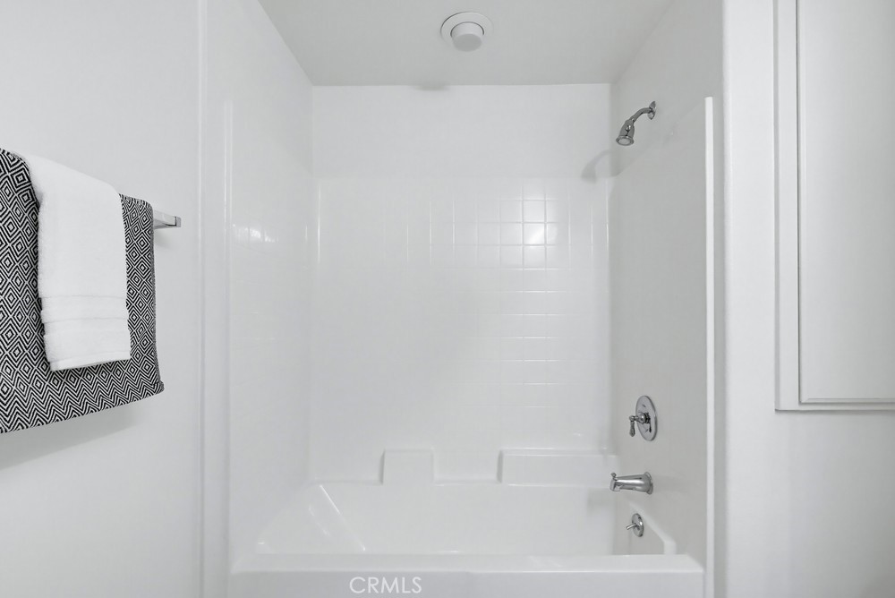 https://media.crmls.org/medias/285ff6d7-f02e-4728-a4c6-11505bab49e1.jpg?preset=X-Large