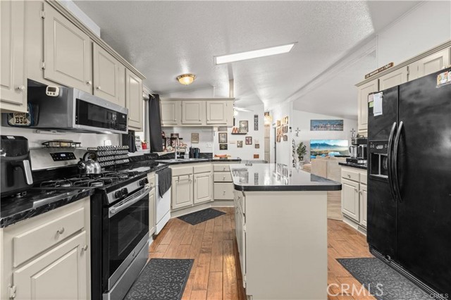 1721 E Colton Avenue, Redlands CA: https://media.crmls.org/medias/2860f987-9915-4c26-8950-8fc8ee1059c2.jpg
