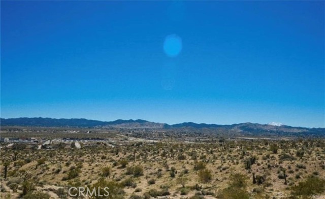 1 Avalon Avenue, Yucca Valley CA: https://media.crmls.org/medias/28613f7b-d78f-4b16-b835-9e914d922d93.jpg