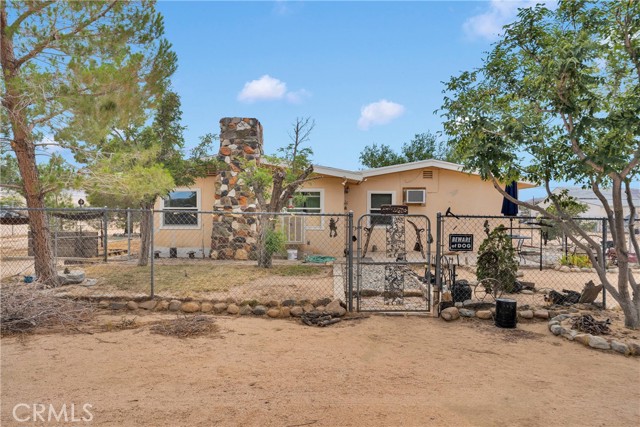 10378 Willow Wells Avenue, Lucerne Valley CA: https://media.crmls.org/medias/28629291-66ba-41af-86e5-bd51919a6df3.jpg