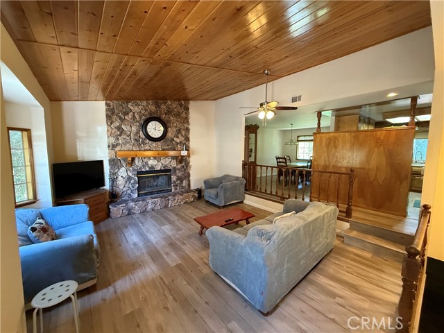 Detail Gallery Image 2 of 16 For 24466 Horst Dr, Crestline,  CA 92325 - 4 Beds | 2/1 Baths