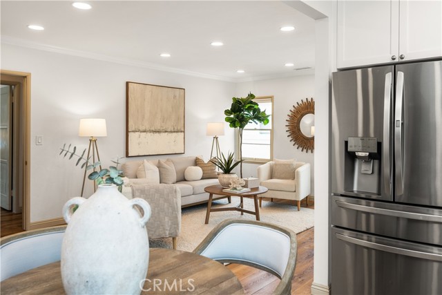 309 15th Street, Seal Beach CA: https://media.crmls.org/medias/28657174-b5f8-4ae0-ac68-ebe3cf315aa6.jpg