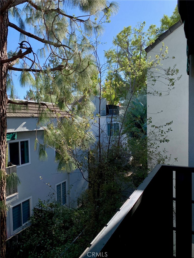 https://media.crmls.org/medias/28659c5b-6a62-4354-b001-ee422406d58d.jpg?preset=X-Large
