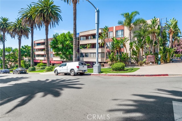 Detail Gallery Image 2 of 19 For 1745 Camino Palmero St #202,  Los Angeles,  CA 90046 - 1 Beds | 1 Baths