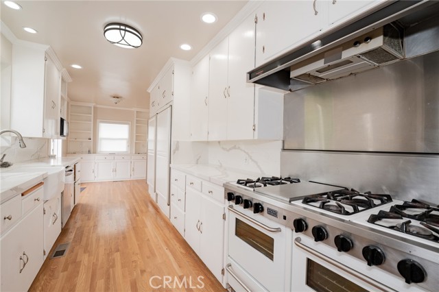 Detail Gallery Image 3 of 19 For 1212 Louise St, Santa Ana,  CA 92703 - 4 Beds | 3 Baths