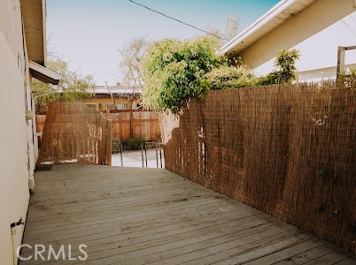 https://media.crmls.org/medias/28663bec-9d06-49bc-85d7-0b7b698d8435.jpg?preset=X-Large