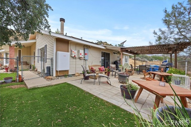 21564 Pine Tree Road, Caliente CA: https://media.crmls.org/medias/28664635-6c50-493f-a5fd-ffea27c89c27.jpg