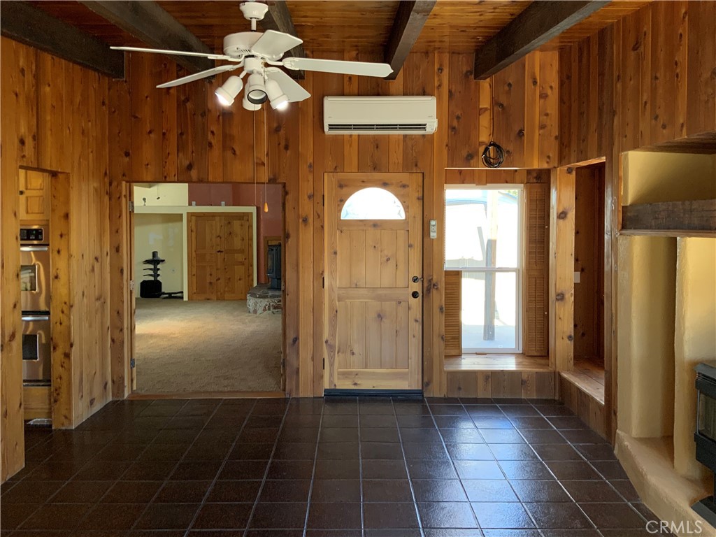 https://media.crmls.org/medias/28666319-84f3-491e-ac76-72aaecfb6148.jpg?preset=X-Large
