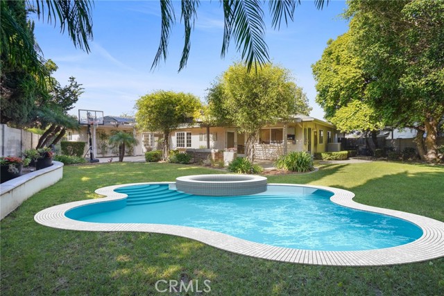 13811 Palace Way, Tustin CA: https://media.crmls.org/medias/2866be63-4c5c-4653-8a13-3adea7fe1bc2.jpg
