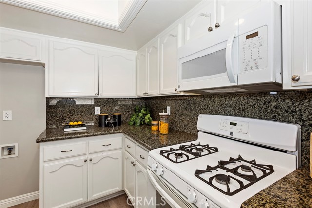 Detail Gallery Image 14 of 43 For 536 E Magnolia Bld #105,  Burbank,  CA 91501 - 3 Beds | 2/1 Baths