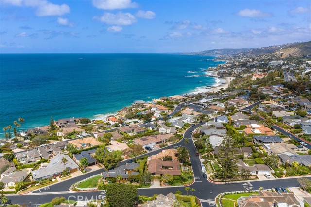 2 N Alta Mira Road, Laguna Beach, California 92651, 3 Bedrooms Bedrooms, ,2 BathroomsBathrooms,Residential Lease,For Rent,2 N Alta Mira Road,CRLG24001683