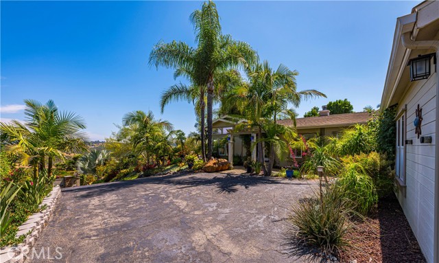 40468 Rock Mountain Drive, Fallbrook CA: https://media.crmls.org/medias/28687973-a24f-4853-acd6-838b71171aa3.jpg