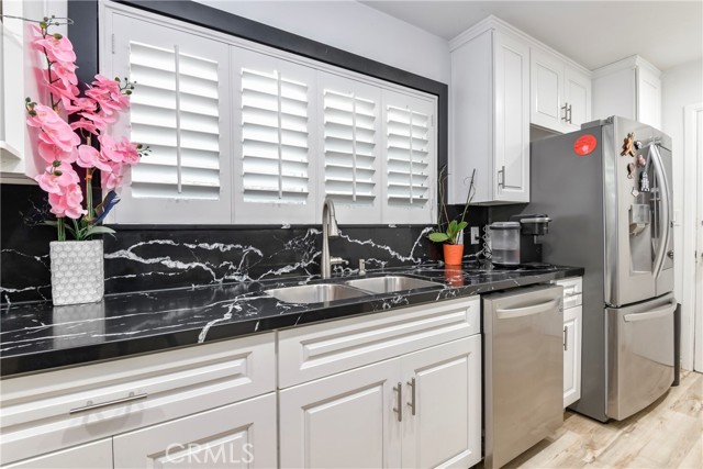 Detail Gallery Image 15 of 36 For 18915 Cantara St, Reseda,  CA 91335 - 3 Beds | 2 Baths