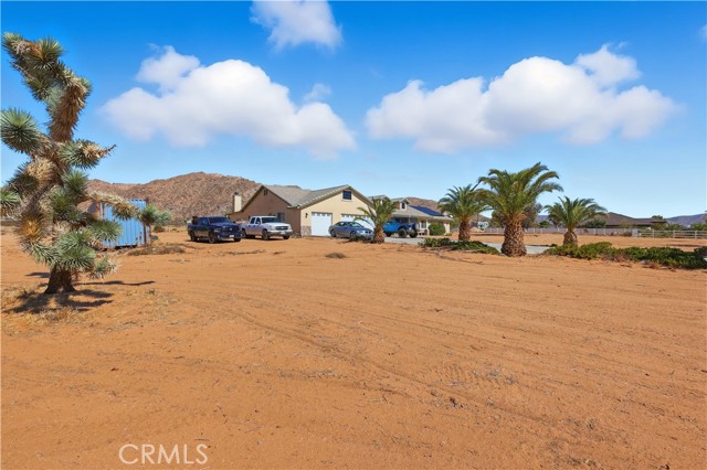 Detail Gallery Image 6 of 22 For 24030 Cahuilla Rd, Apple Valley,  CA 92307 - 4 Beds | 3 Baths