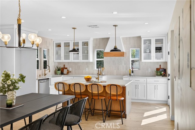 Detail Gallery Image 9 of 60 For 650 Marylind, Claremont,  CA 91711 - 6 Beds | 2/1 Baths