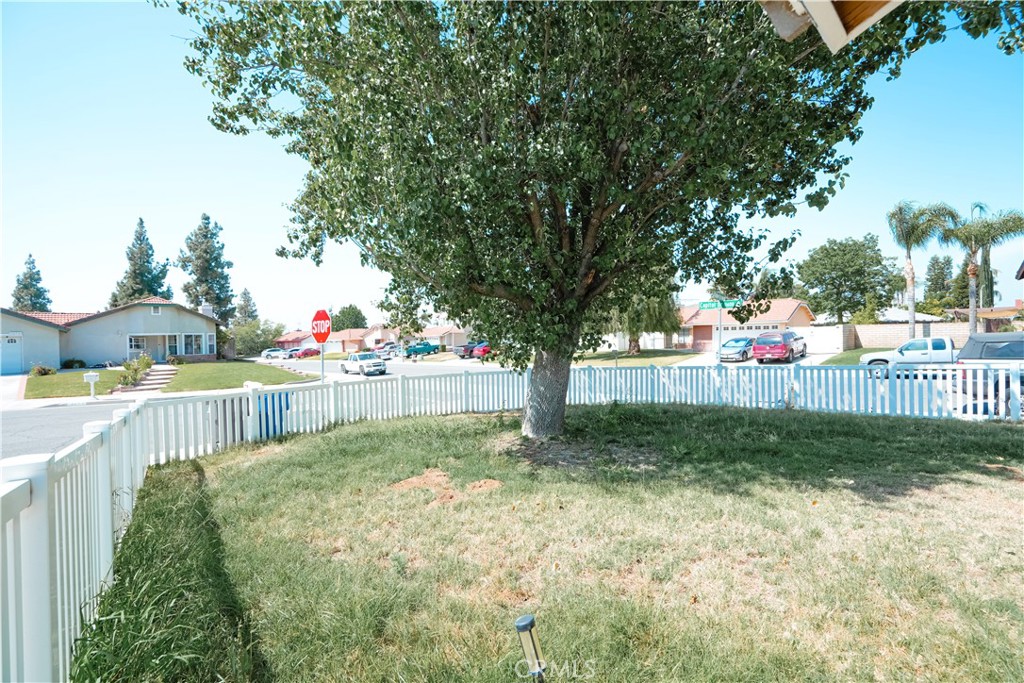 https://media.crmls.org/medias/286f0ce4-17b3-46b4-bbed-c68c951b1ff3.jpg?preset=X-Large