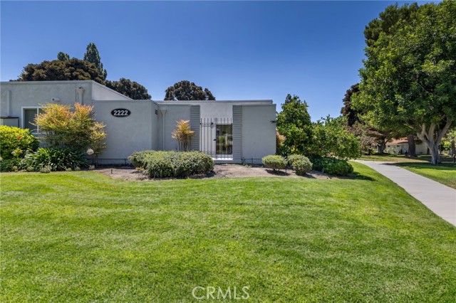 Detail Gallery Image 2 of 38 For 2222 via Puerta a,  Laguna Woods,  CA 92637 - 2 Beds | 2 Baths