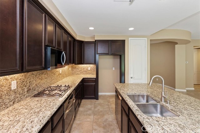 Detail Gallery Image 17 of 75 For 8594 Cuyamaca, Corona,  CA 92883 - 2 Beds | 2 Baths