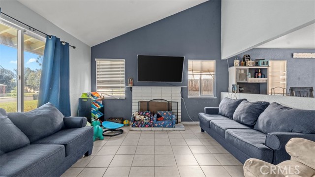 Detail Gallery Image 4 of 20 For 315 S Dallas, San Bernardino,  CA 92410 - 3 Beds | 2 Baths