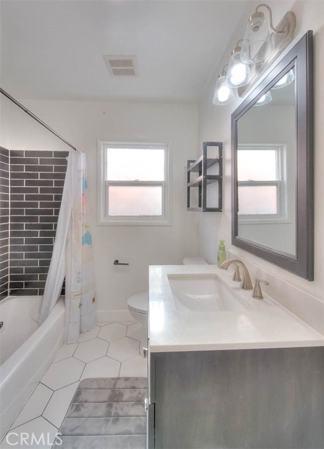 Detail Gallery Image 9 of 25 For 4746 Obispo Ave, Lakewood,  CA 90712 - 4 Beds | 2 Baths