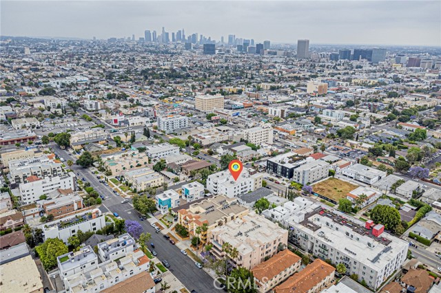 4813 Oakwood Avenue, Los Angeles CA: https://media.crmls.org/medias/28707d2b-6a87-4e98-8588-e20bc6a67432.jpg
