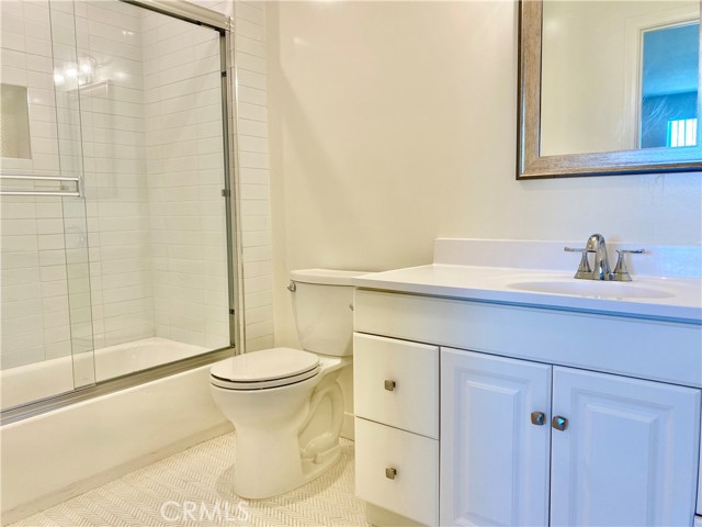 Detail Gallery Image 29 of 37 For 7327 Kester Ave #2,  Van Nuys,  CA 91405 - 3 Beds | 3/1 Baths