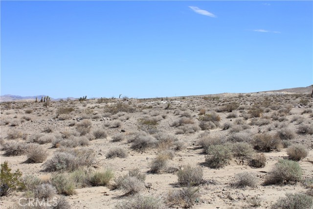 769 Meridian Road, Lucerne Valley CA: https://media.crmls.org/medias/28710510-69c8-4991-94f2-9abfc7ada767.jpg