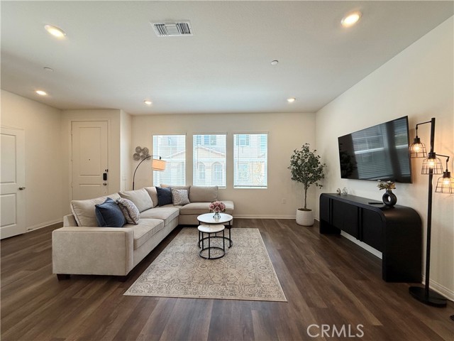 8543 Midway Lane, Chino CA: https://media.crmls.org/medias/2871bfb4-eeec-4d7b-ad4e-06ea26248834.jpg