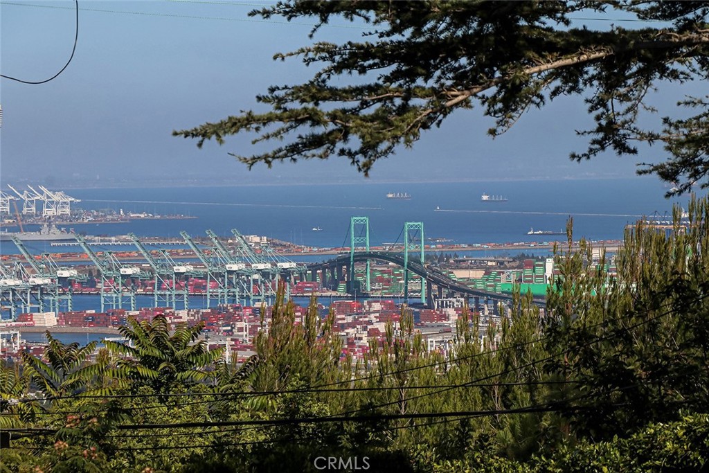 https://media.crmls.org/medias/287207d0-ea97-4eff-88c8-fcb423cbaeec.jpg?preset=X-Large