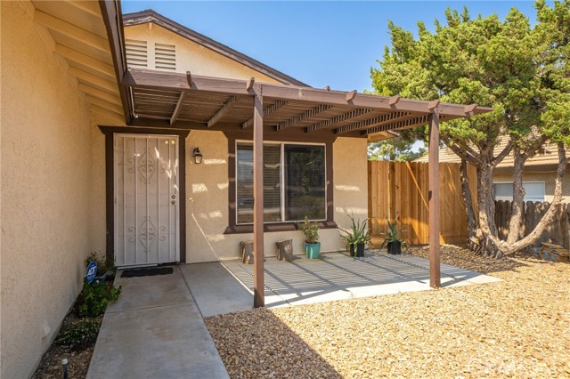 Detail Gallery Image 4 of 49 For 15486 Yates Rd, Victorville,  CA 92395 - 3 Beds | 2 Baths