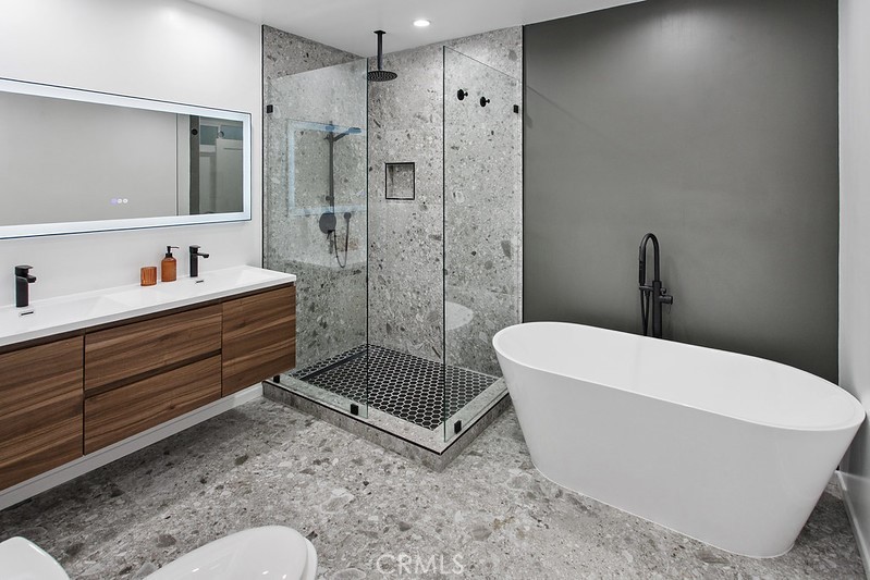 MLS #SR25236612 image #9