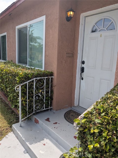 10406 San Carlos, South Gate CA: https://media.crmls.org/medias/2872b4f6-2641-482e-83ea-49239d966a56.jpg