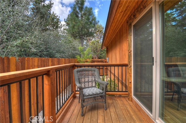 365 Santa Barbara Avenue, Sugarloaf CA: https://media.crmls.org/medias/2873a0f1-a10c-4a05-b1f7-32367aa4bd83.jpg